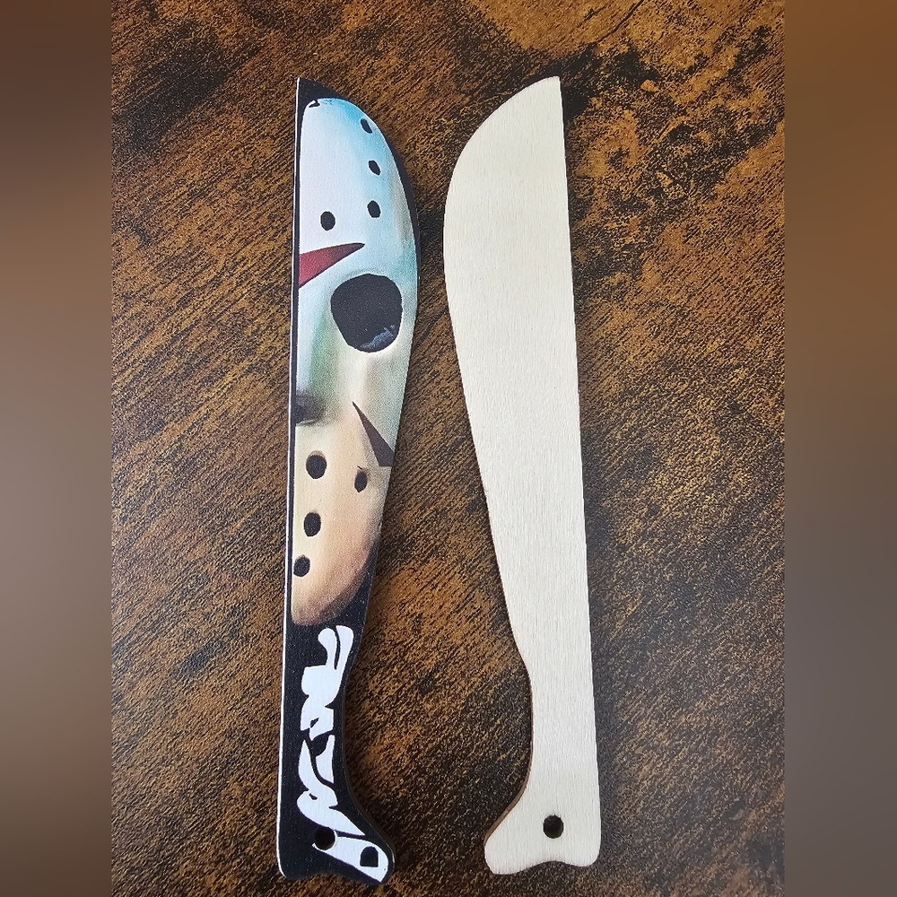 Horror-Themed Wooden Knife Car Accessory - Picture 6 of 9